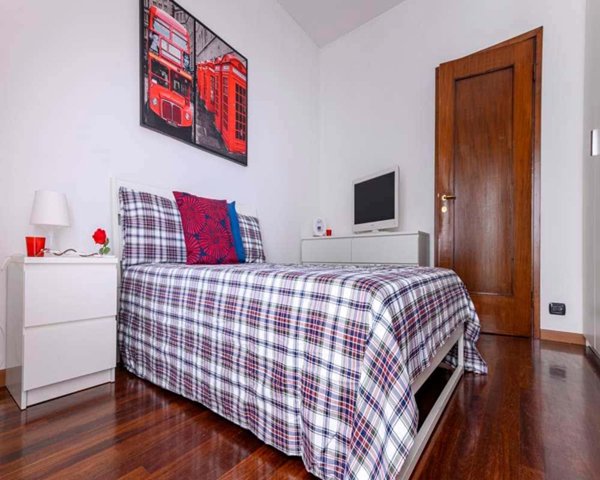 negozio in affitto a Milano in zona QT8