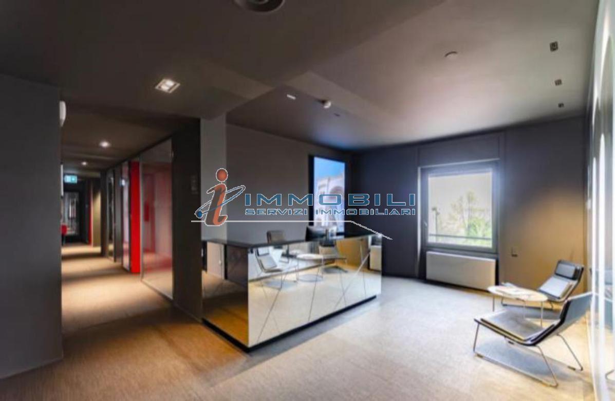 intera palazzina in affitto a Milano in zona Sant'Ambrogio