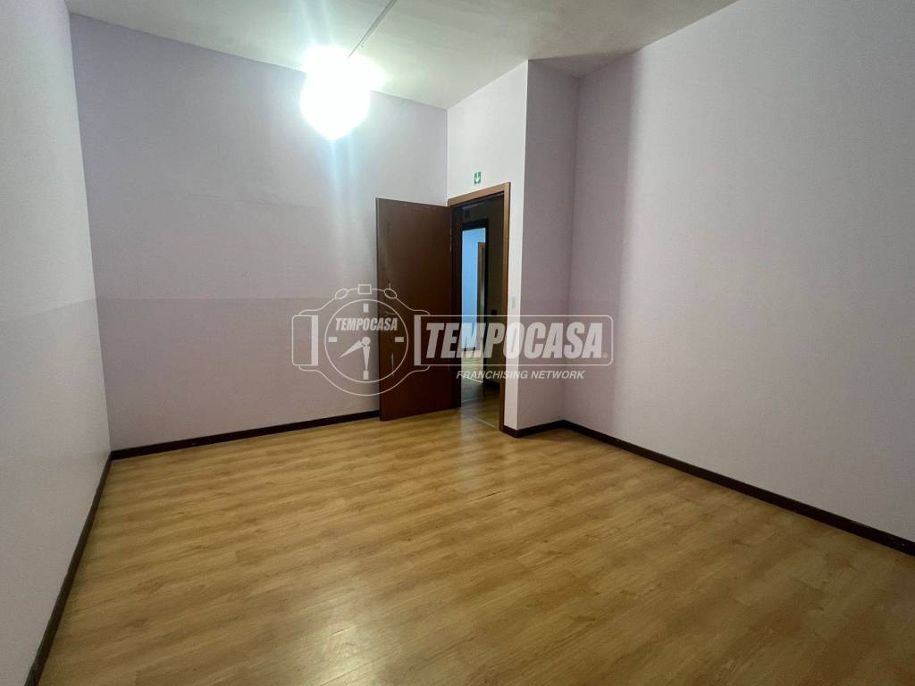 negozio in affitto a Milano in zona Affori