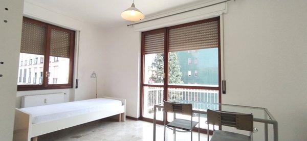 negozio in affitto a Milano in zona Moncucco