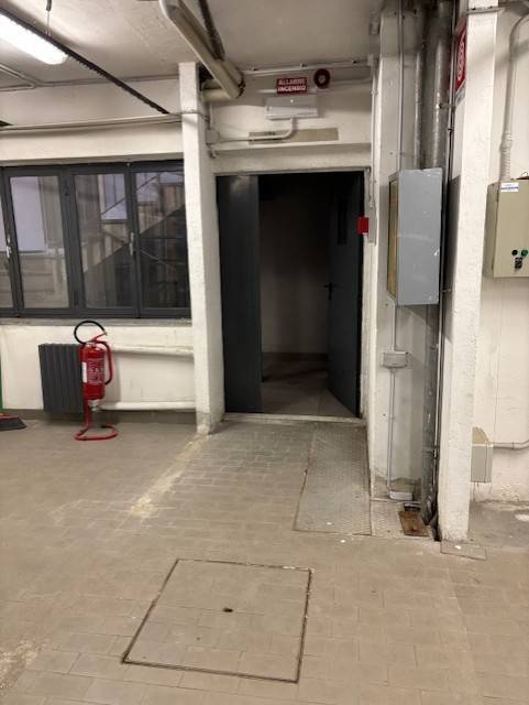 locale commerciale in affitto a Milano