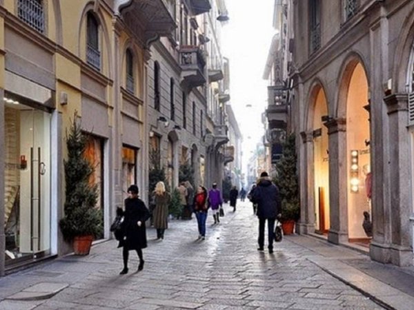 negozio in affitto a Milano