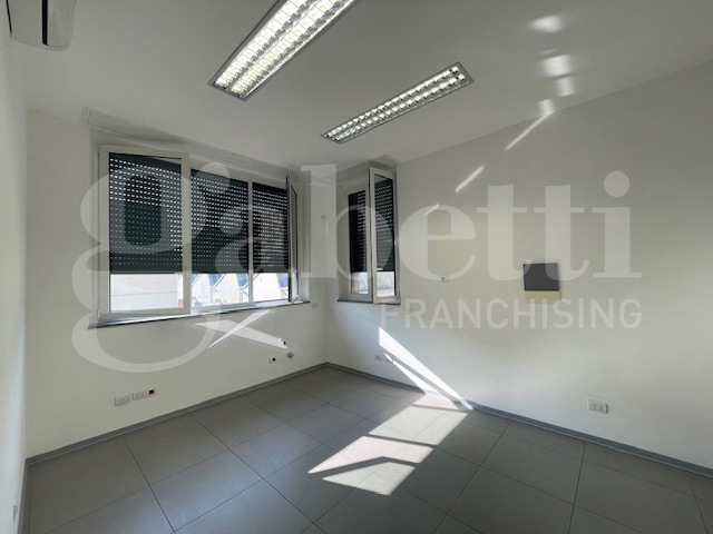 ufficio in affitto a Milano in zona Famagosta