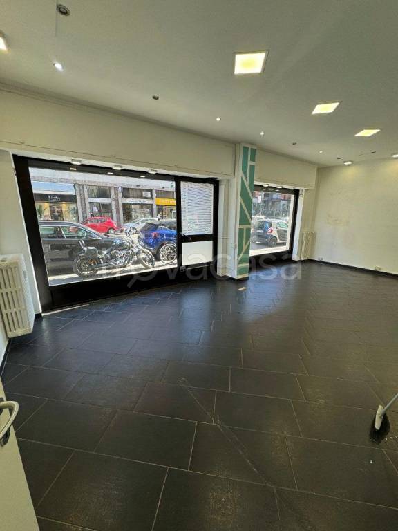 negozio in affitto a Milano