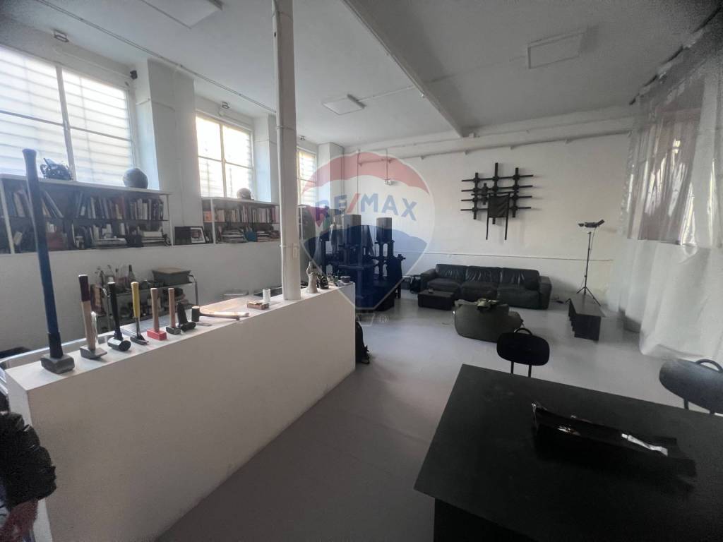 negozio in affitto a Milano in zona Famagosta