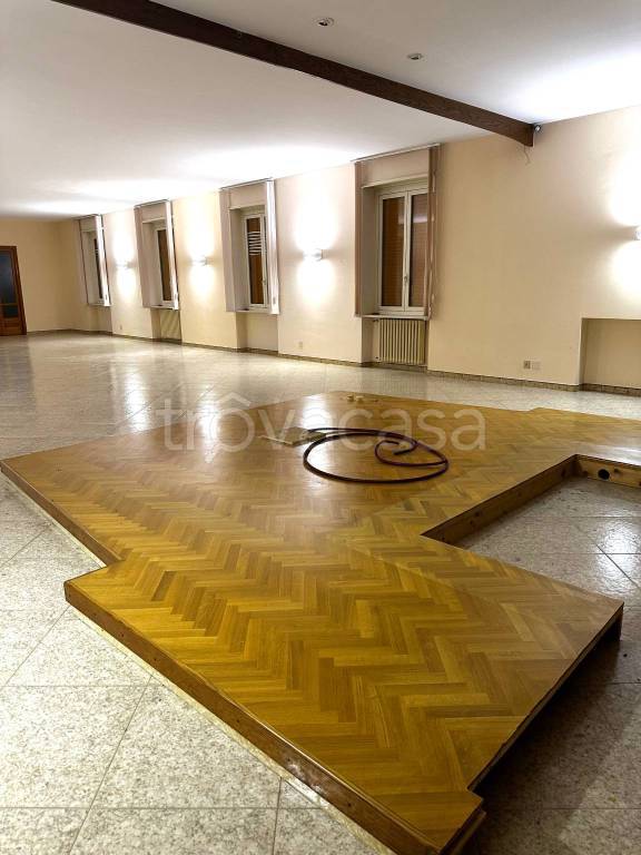 negozio in affitto a Milano