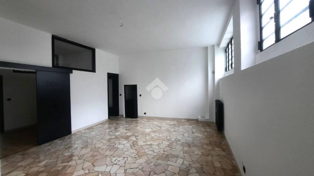 locale commerciale in affitto a Milano in zona Crescenzago