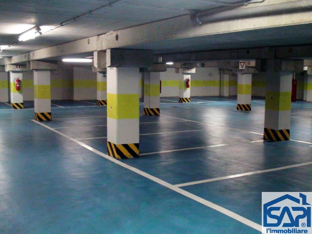 negozio in affitto a Milano in zona Centro Direzionale