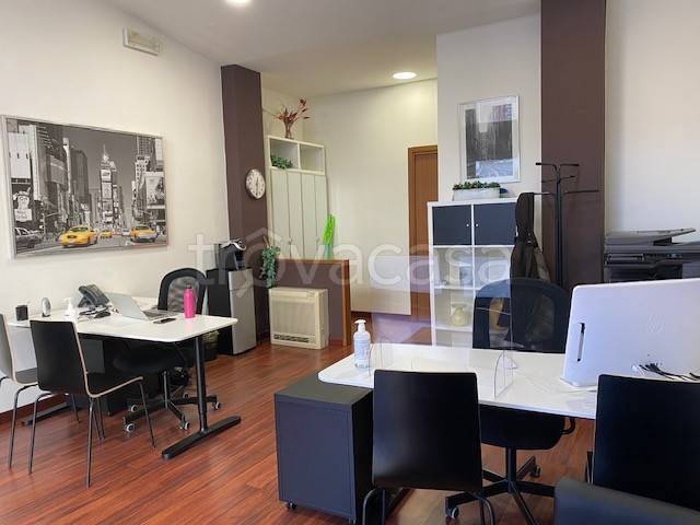 negozio in affitto a Milano in zona Isola