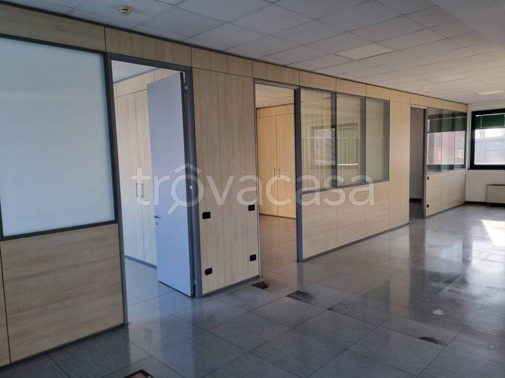 ufficio in affitto a Milano in zona Baggio