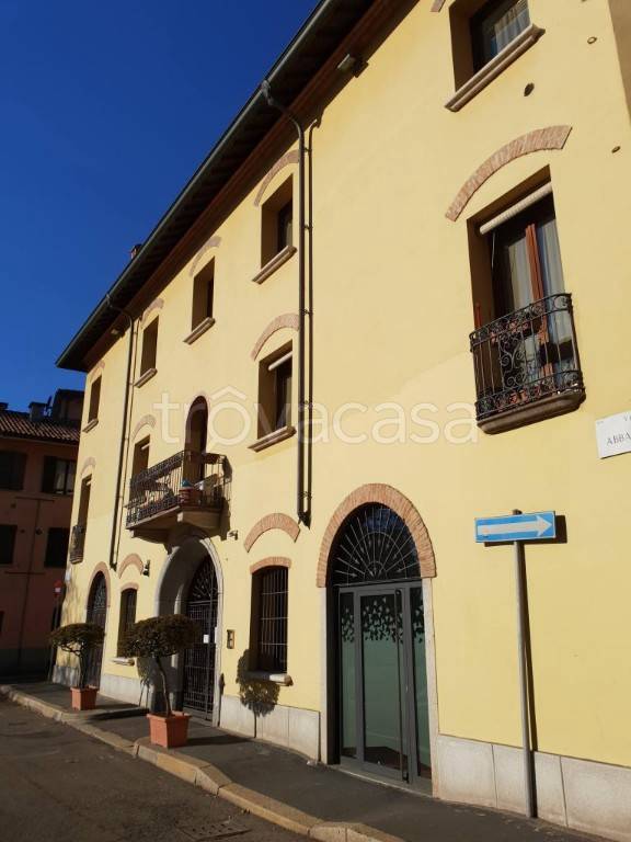 locale di sgombero in affitto a Milano in zona Isola