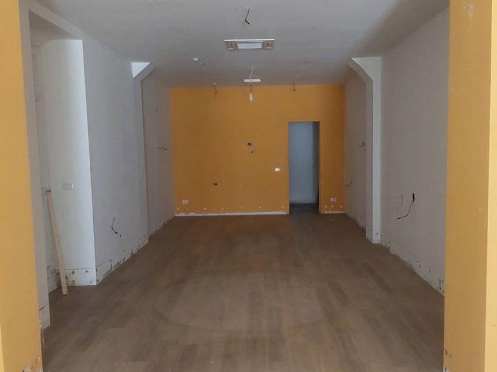 negozio in affitto a Milano