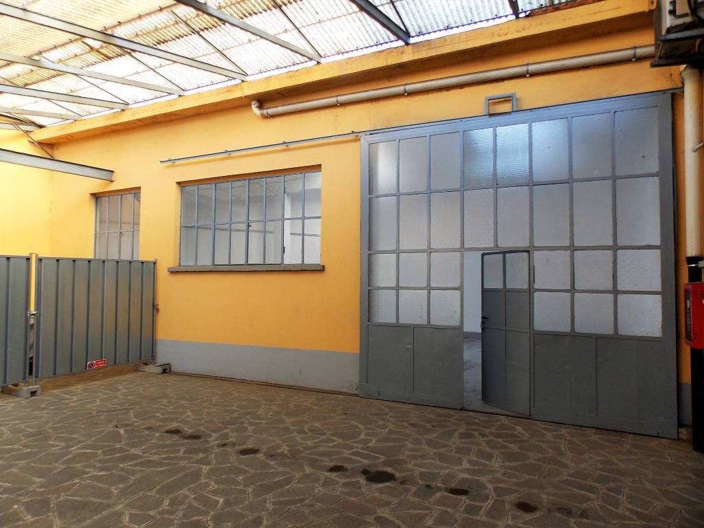 negozio in affitto a Milano in zona Vigentino