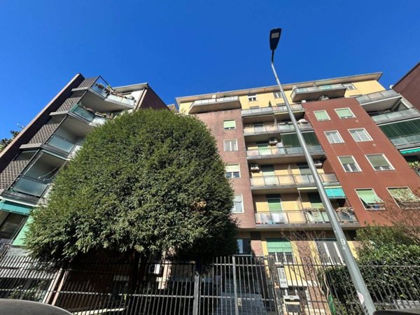 negozio in affitto a Milano in zona Piazzale Lodi