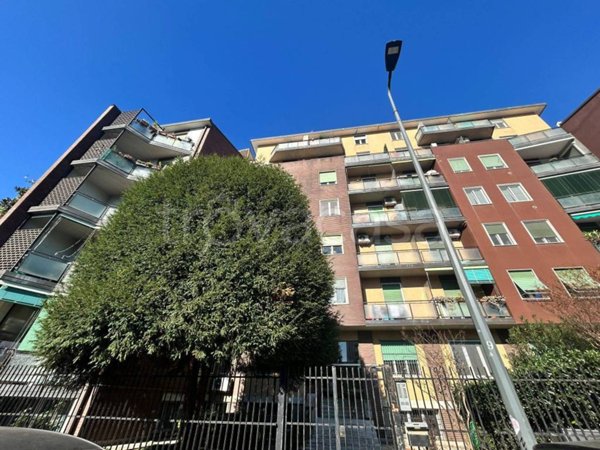 negozio in affitto a Milano in zona Piazzale Lodi