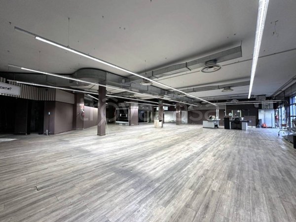 negozio in affitto a Milano in zona Barona