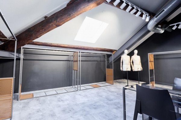 locale commerciale in affitto a Milano