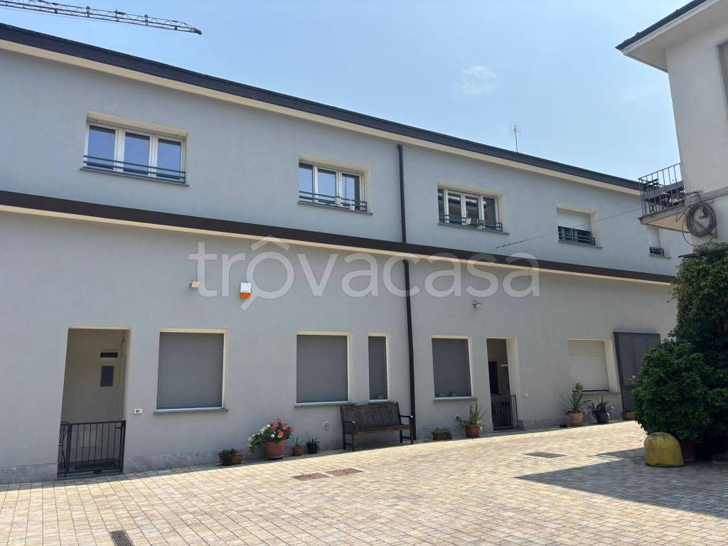 appartamento in affitto a Milano in zona Famagosta