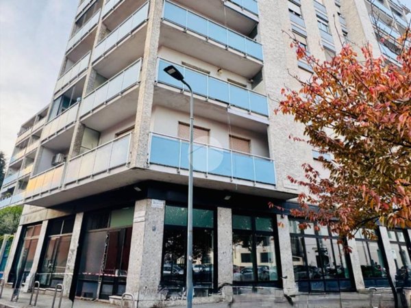 negozio in affitto a Milano in zona Barona