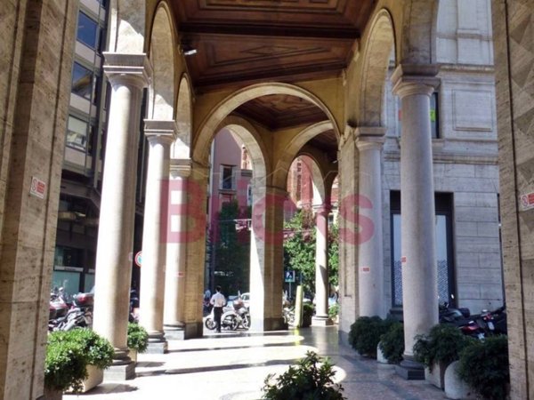 negozio in affitto a Milano