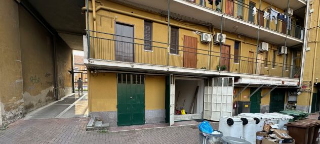 negozio in affitto a Milano in zona Lorenteggio