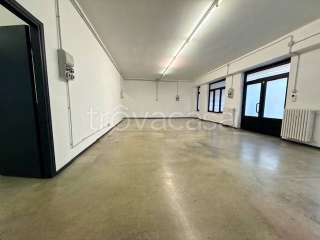 negozio in affitto a Milano