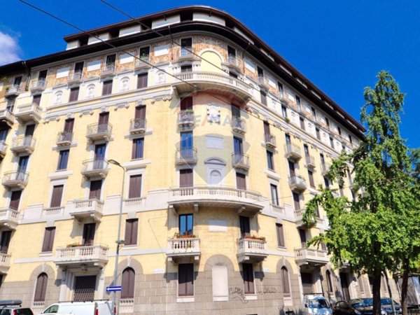 locale commerciale in affitto a Milano in zona Centro Direzionale