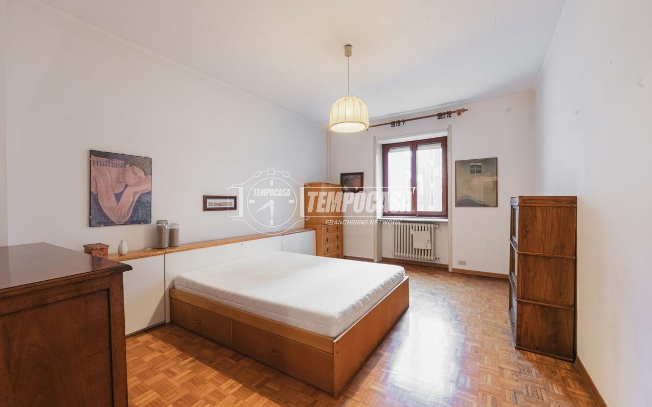 negozio in affitto a Milano in zona Lambrate