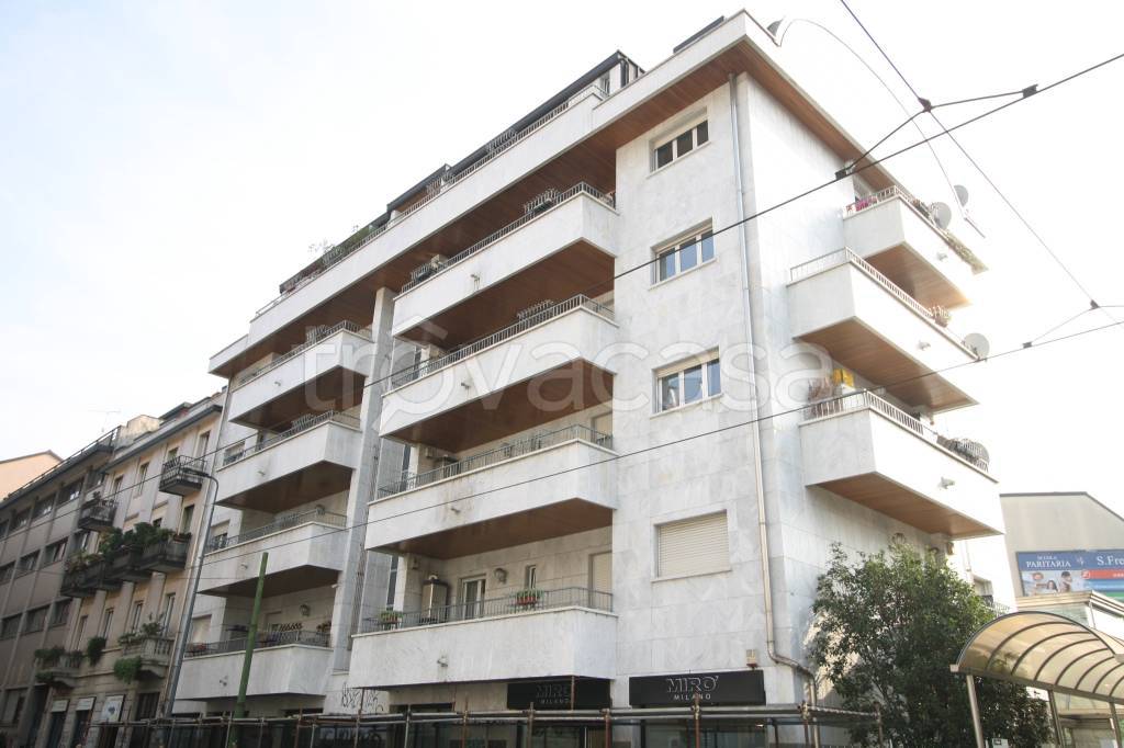 negozio in affitto a Milano in zona Lambrate