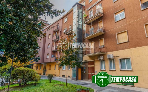 negozio in affitto a Milano in zona Garegnano