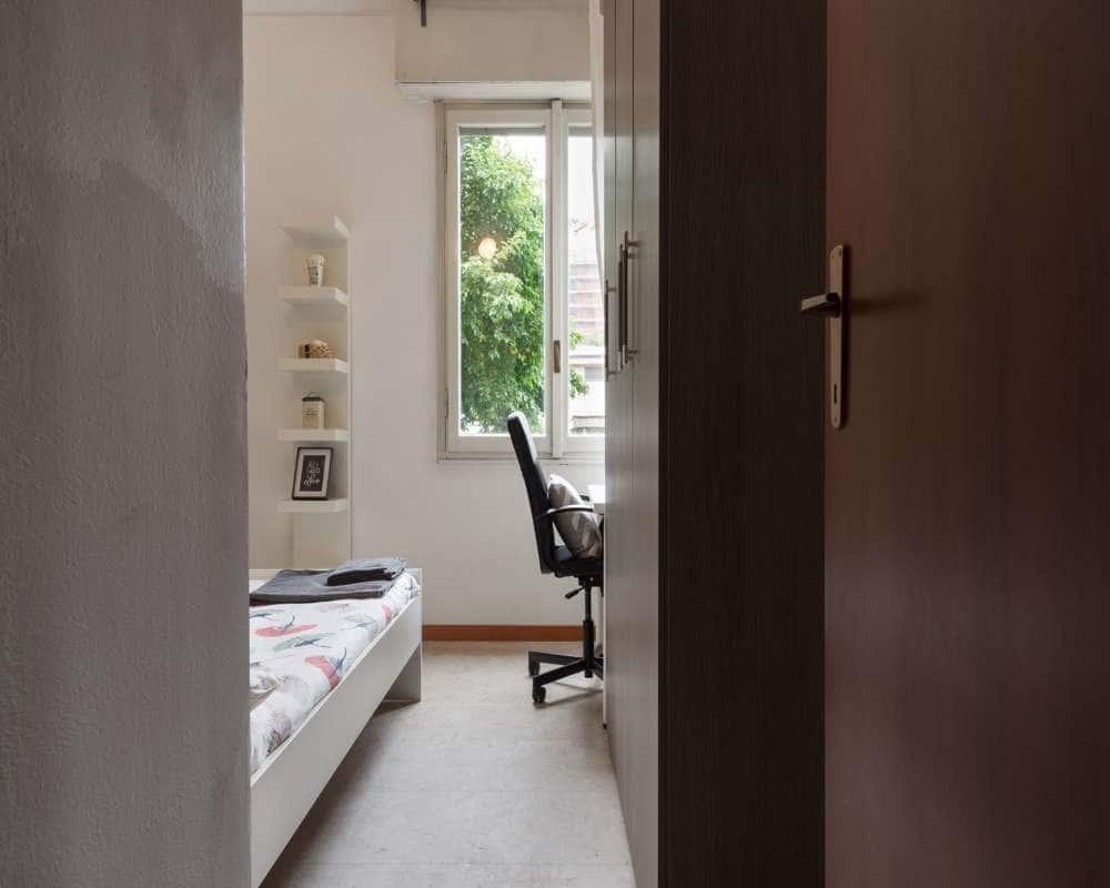 negozio in affitto a Milano in zona Lorenteggio