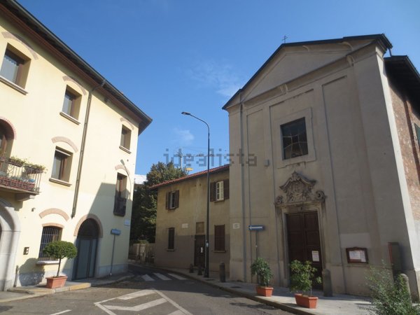 locale di sgombero in affitto a Milano in zona Isola