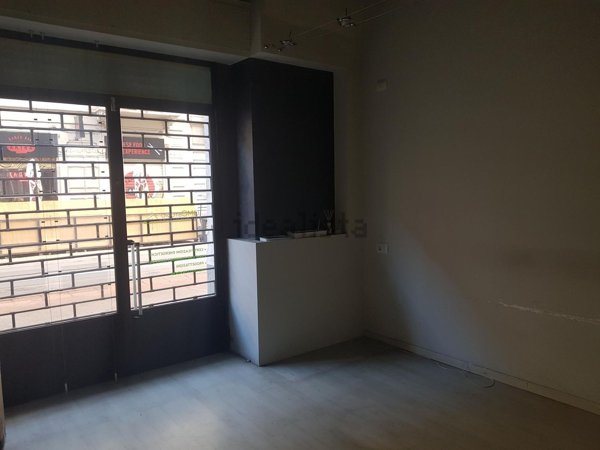 negozio in affitto a Milano in zona Isola