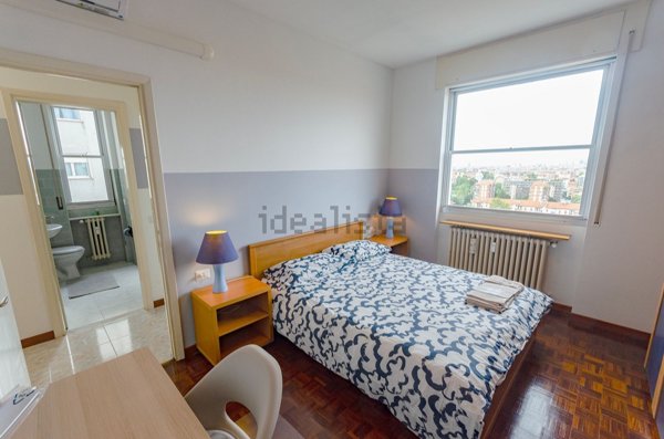 negozio in affitto a Milano in zona Famagosta