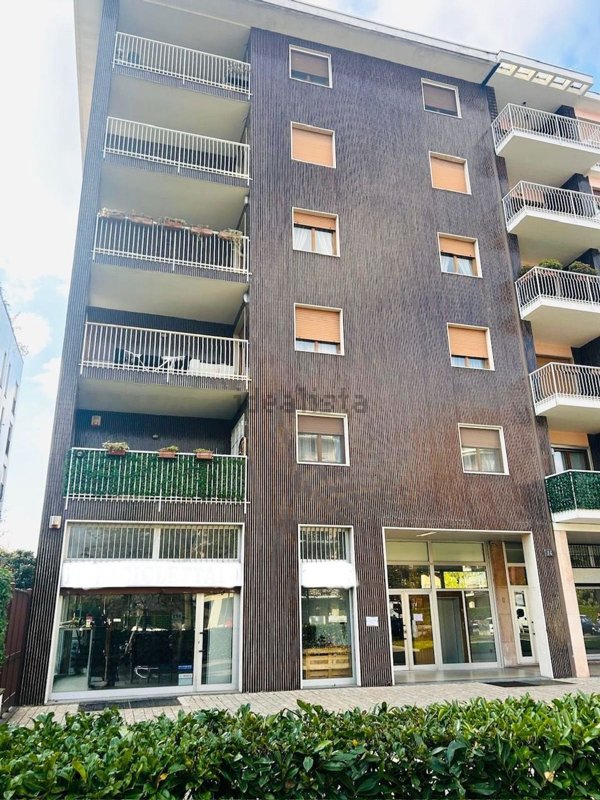 negozio in affitto a Milano in zona San Cristoforo