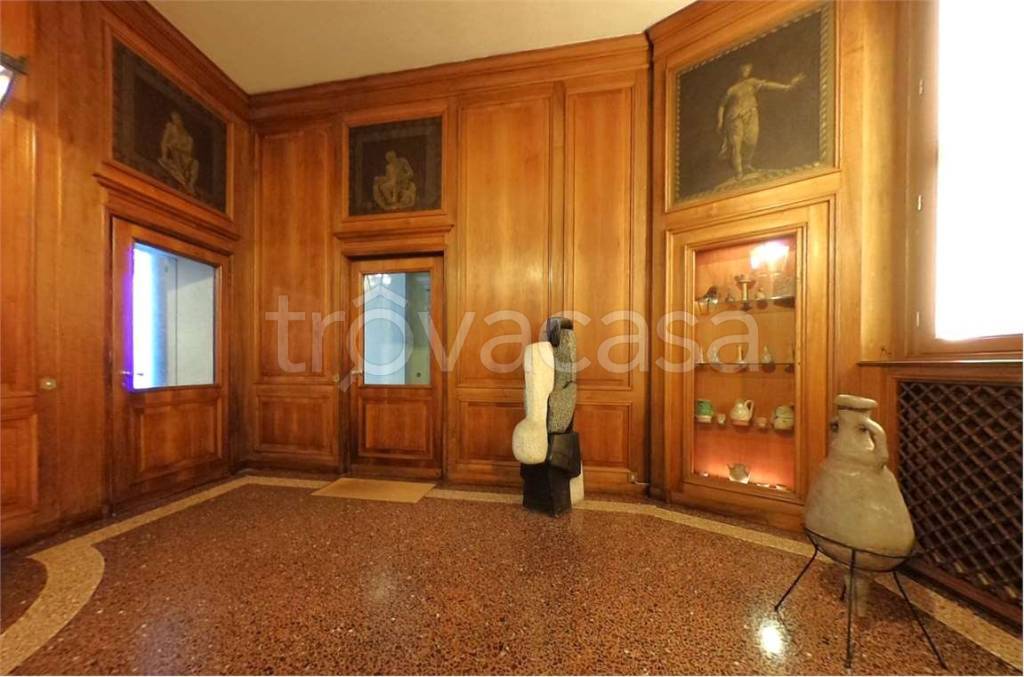 negozio in affitto a Milano in zona Centro Storico