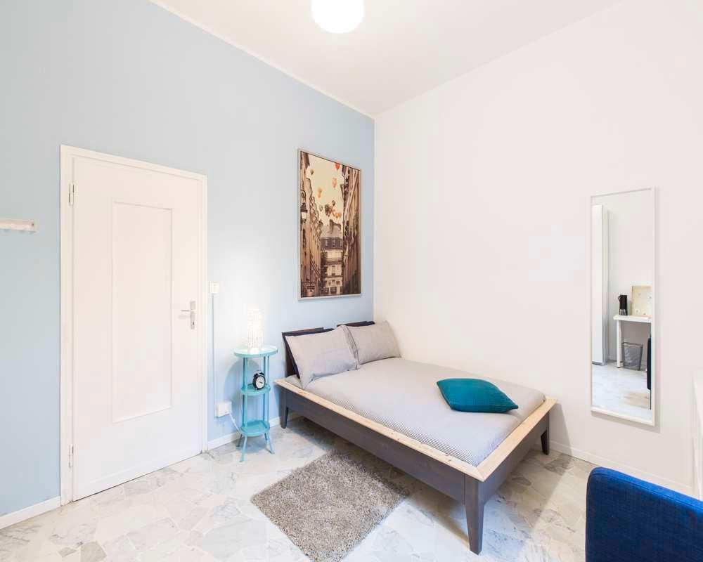 negozio in affitto a Milano in zona Lorenteggio