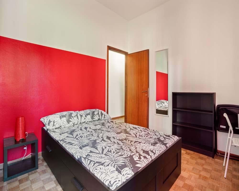 negozio in affitto a Milano in zona Forze Armate