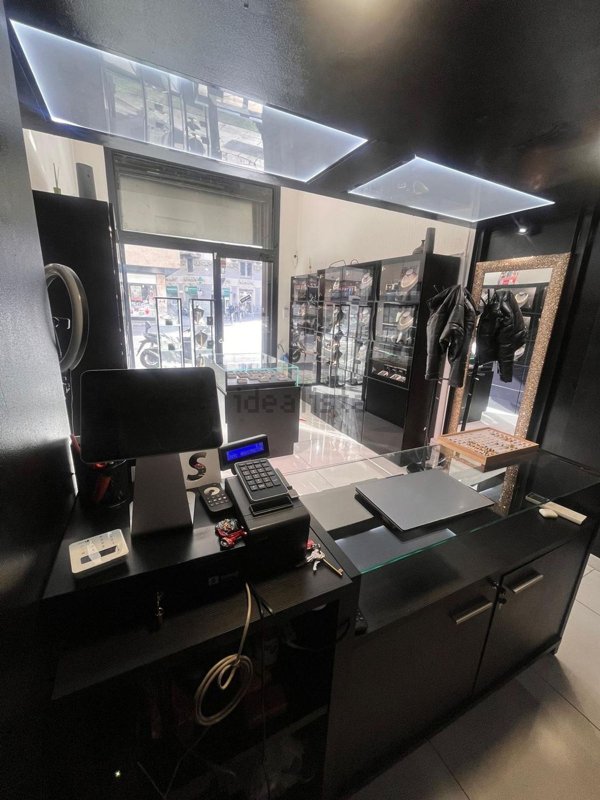 negozio in affitto a Milano