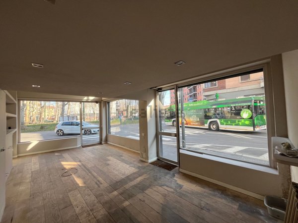 negozio in affitto a Milano in zona Lambrate