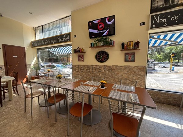 negozio in affitto a Milano in zona Famagosta