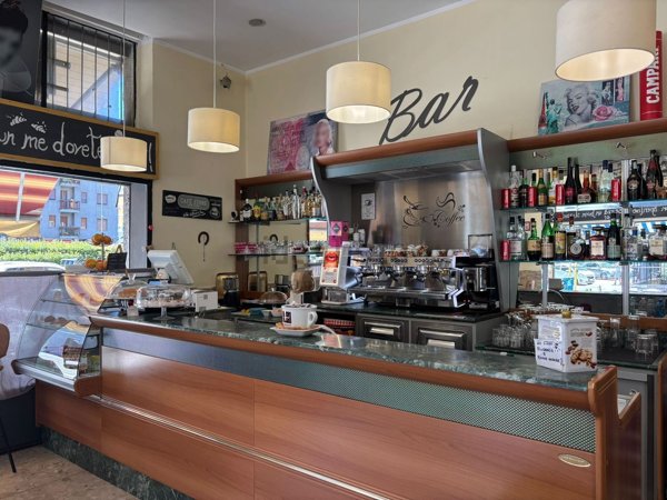 negozio in affitto a Milano in zona Famagosta