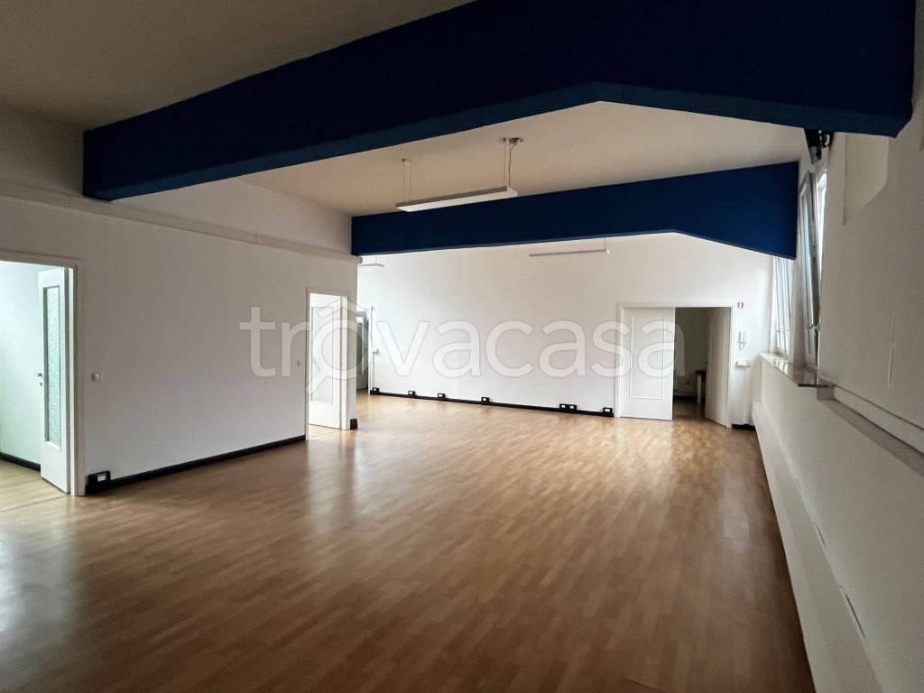 locale commerciale in affitto a Milano