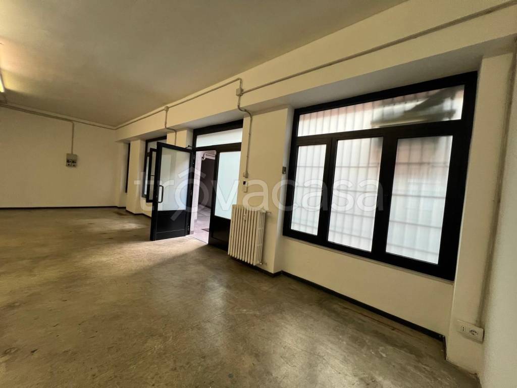 locale commerciale in affitto a Milano