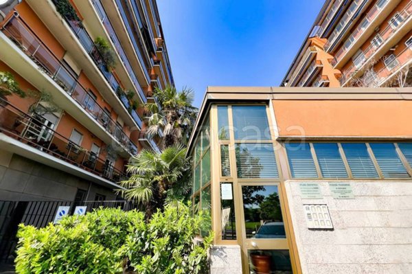 locale commerciale in affitto a Milano