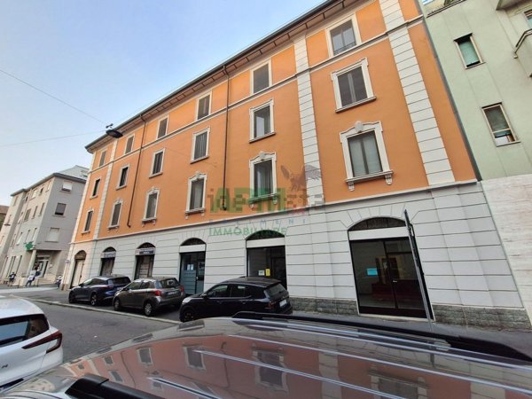 locale commerciale in affitto a Milano in zona Rogoredo