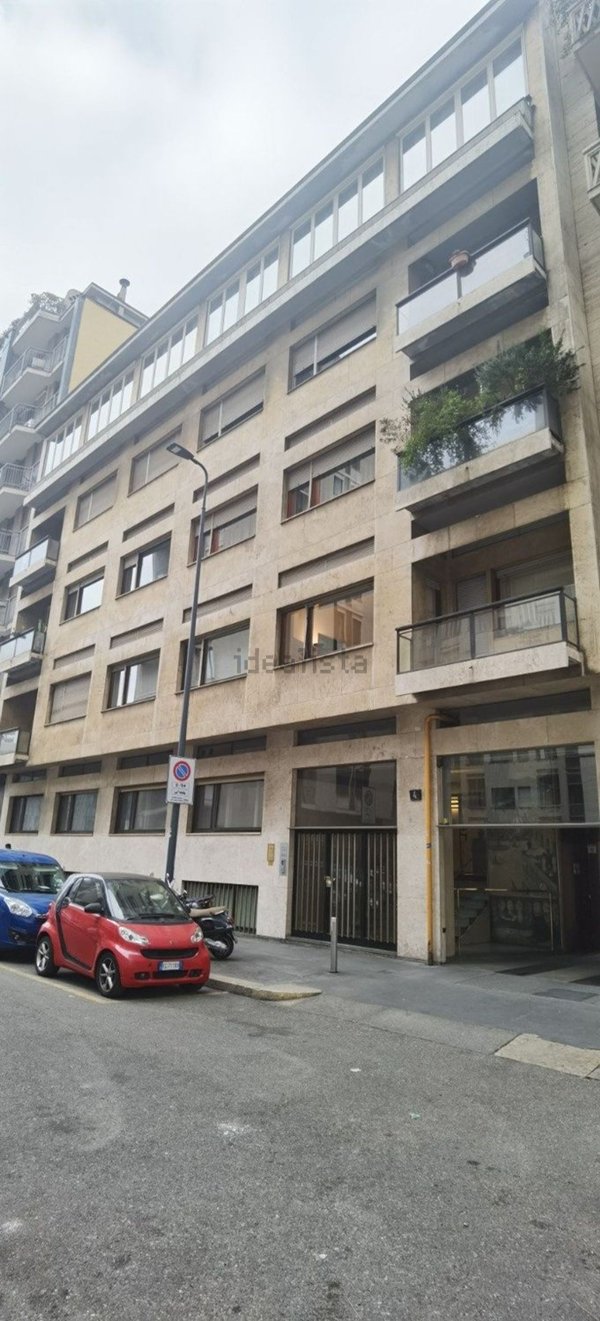 locale commerciale in affitto a Milano in zona Centro Direzionale