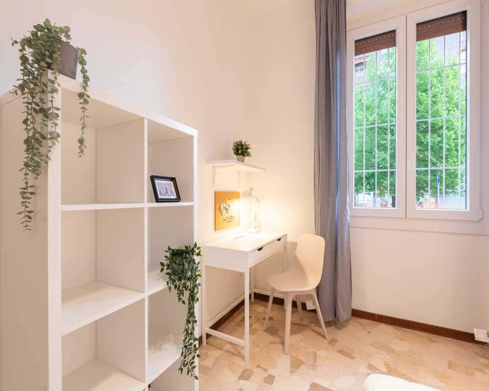 negozio in affitto a Milano in zona Lorenteggio