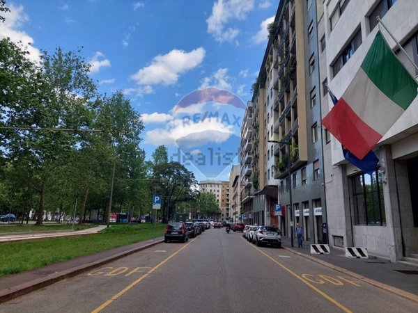 negozio in affitto a Milano in zona Il Portello