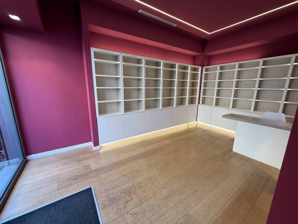 negozio in affitto a Milano in zona Guastalla